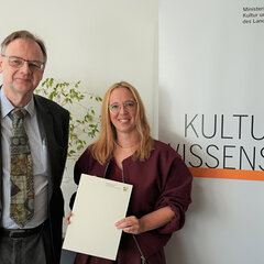 v.l.n.r.: Ministerialdirigent Ralf Thönnissen, Ministerium für Kultur und Wissenschaft des Landes Nordrhein-Westfalen (MKW NRW) und Dr. Annett Schmeck (Kanzlerin Hochschule Rhein-Waal)