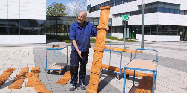 Maypole erected on the Kleve campus