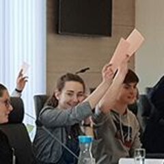Parliamentary debate by school pupils on the topic ‘Who owns the city?’