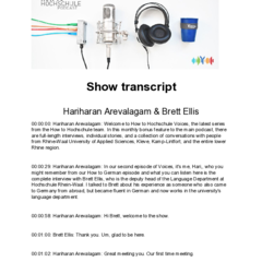 Das Logobild zum Podcast zeigt von links nach rechts verschiedenfarbige Lautsprecherkabel, ein Mikrofon, einen Lautsprecher und einen Coffee to go Becher mit Hochschullogo. 