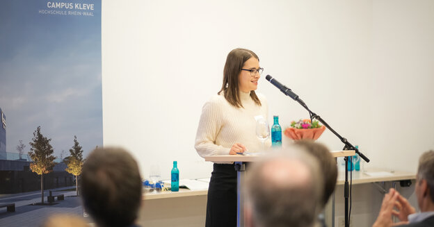 Julia Nepicks, Managing Director of the Friends of Rhein-Waal University of Applied Sciences e.V.
