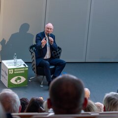 Sven Plöger captivates his audience with a talk that’s not just about the weather