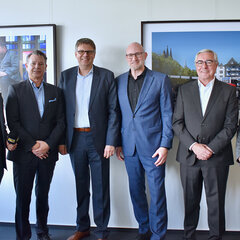 v.l.n.r.: Christoph Kepser, Antenne Niederrhein; Andreas Vitek, Amtsgericht Kleve; Prof. Dr. Oliver Locker-Grütjen, Hochschule Rhein-Waal; Dr. Dirk Gilberg, Verfassungsgerichtshof NRW und Arbeitsgericht Köln; Günter Heenen, Initiative „Demokratie Niederrhein“; Prof. Dr. Jakob Lempp, Hochschule Rhein-Waal