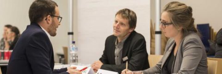 Speed-Dating – Unternehmen treffen Studierende (PM)