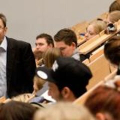 1,000th lecturer at the Lecturers’ Pool Service Centre