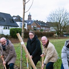 Ground-breaking ceremony for the "Alleen 3" pilot project – from left to right: Wolfgang Gebing, Mayor of Kleve; Christian Bomblat, Deputy Mayor for Technical Affairs of Kleve; Karl Werring, President of the North Rhine-Westphalia Chamber of Agriculture; and Peter Kisters, Vice-President for Research, Innovation and Knowledge Transfer at HSRW and Project Manager of the TransRegINT project,