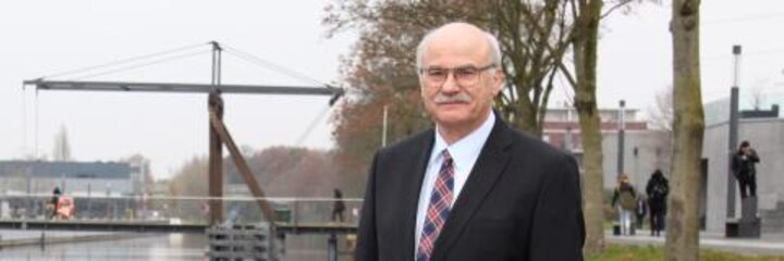 Professor Dr. Eberhard Menzel als Beauftragter für die Funktion des Präsidenten der Hochschule Rhein-Waal ernannt (PM)