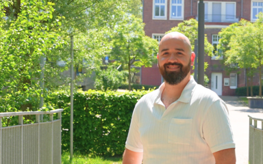 Mit Deinen Ideen den Alltag verbessern Portraitbild Marcel Jammoul auf dem Campus