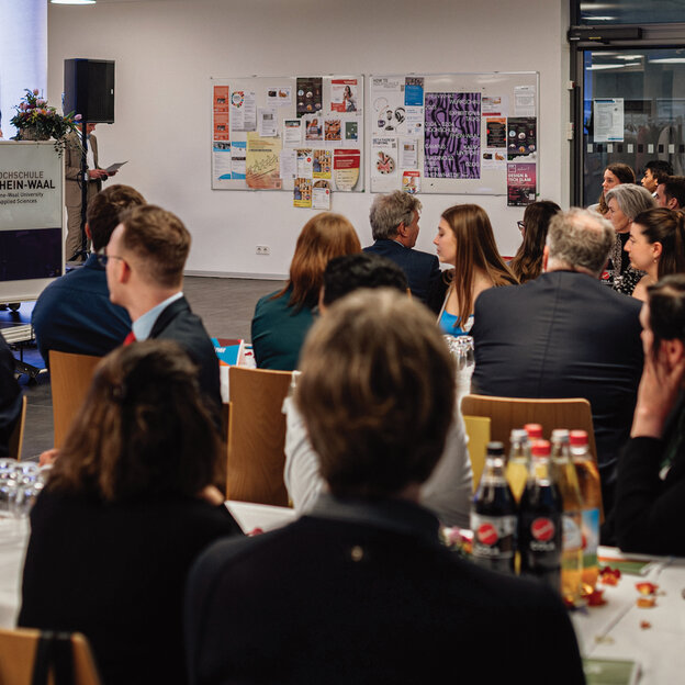 Stipendien-Dinner an der Hochschule Rhein-Waal:  Stipendiat*innen treffen ihre Förderer