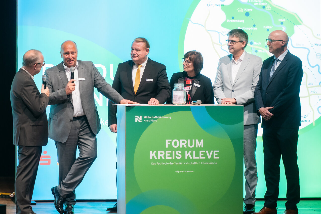 Joint project by Ipsen and the Faculty of Technology and Bionics wins the 2025 University Prize