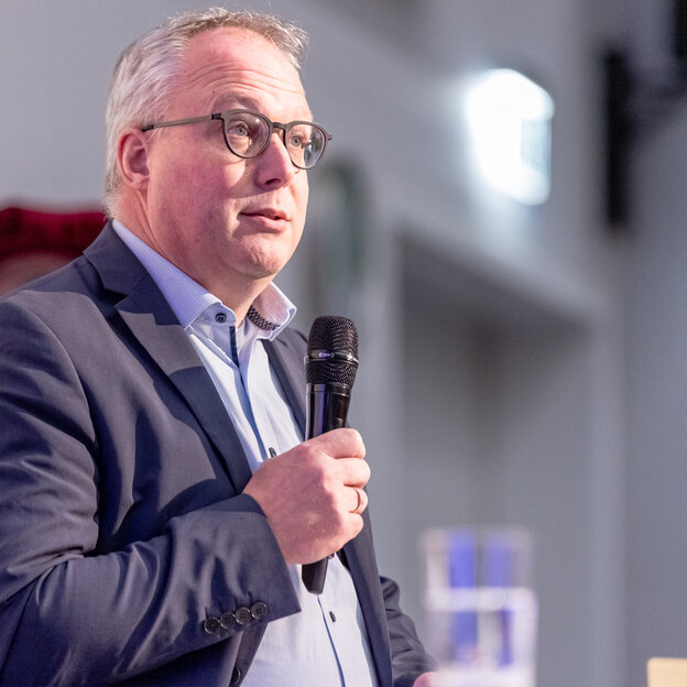 Absolvent*innen feiern ihren Abschluss