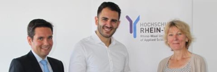 Arshiya Elias Sabaghi aus Emmerich schließt als erster mit einem Doppelabschluss in „International Business“ an der Hochschule Rhein-Waal und der Ferris State University ab.
