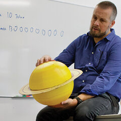 Pupils carry out research at the ‘MINTmachTag: Adventure in Space’ event at the university astronomy laboratory
