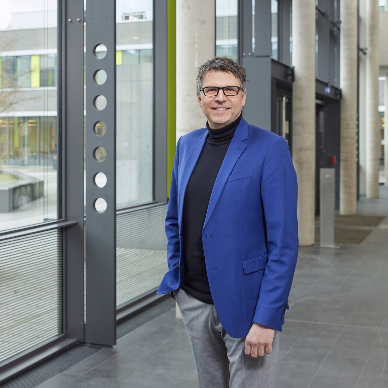 Portraitfoto von Prof. Dr. Oliver Locker-Grütjen 