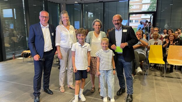 (from left to right) Prof. Dr Peter Kisters, Britta Peters, Mats Hölscher, Dr Silke Heusipp, Franka Berger and Wolfgang Gebing, Mayor of Kleve