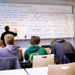 From the Maths Olympiad to the bionics lab – over 320 young mathematicians explore Rhein-Waal University of Applied Sciences
