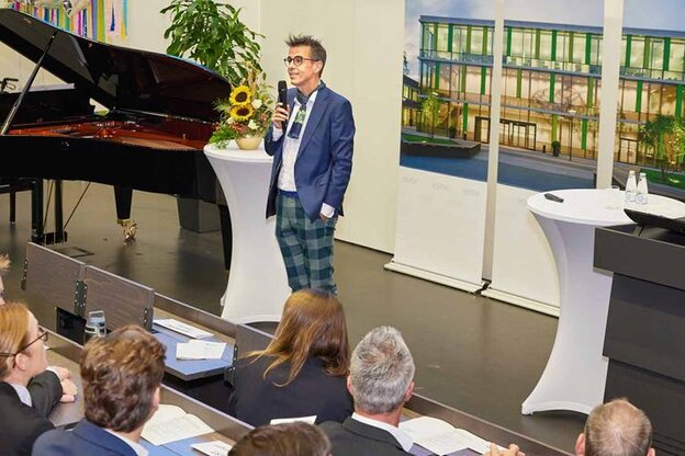 Dean of the Faculty of Communication and the Environment, Prof. Dr Klaus Hegemann