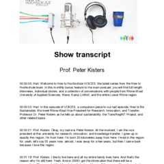 Das Logobild zum Podcast zeigt von links nach rechts verschiedenfarbige Lautsprecherkabel, ein Mikrofon, einen Lautsprecher und einen Coffee to go Becher mit Hochschullogo.