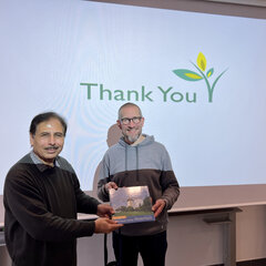 Neue Wege in der Bodenverbesserung: Prof. Dr. Khalid Khan präsentiert innovative Forschung zu Biokohle