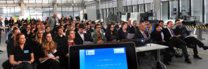 Mit Infoständen und Firmenportraits gegen den Fachkräftemangel