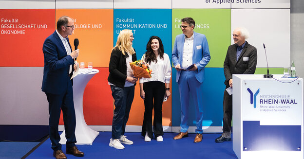 Presenter Ludger Kazmierczak, Prof. Dr Tatiana Zimenkova, Vice-President for International Affairs and Diversity, DAAD award winner Irina Pohilco, University President Prof. Dr Oliver Locker-Grütjen, Prof. Dr Joachim Fensterle