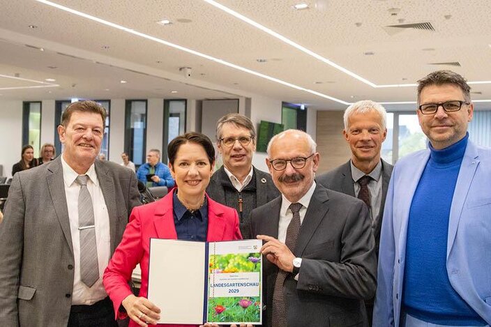(v.l.n.r.) Bernhard Klockhaus, Fachbereichsleiter Tiefbau bei der Stadt Kleve, Silke Gorißen, Ministerin für Landwirtschaft und Verbraucherschutz des Landes Nordrhein-Westfalen, Christian Bomblat, Technischer Beigeordneter der Stadt Kleve, Bürgermeister Wolfgang Gebing, Klaus Keysers, Kämmerer und Erster Beigeordneter der Stadt Kleve, Prof. Dr. Oliver Locker-Grütjen, Präsident der Hochschule Rhein-Waal