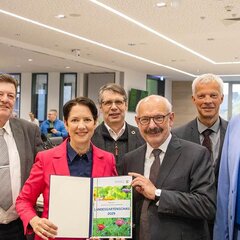 (from left to right) Bernhard Klockhaus, Head of the Civil Engineering Department at Kleve City Council, Silke Gorißen, Minister for Agriculture and Consumer Protection for the State of North Rhine-Westphalia, Christian Bomblat, Technical Councillor for the City of Kleve, Mayor Wolfgang Gebing, Klaus Keysers, Treasurer and First Deputy Mayor of the City of Kleve, Prof. Dr Oliver Locker-Grütjen, President of Rhine-Waal University of Applied Sciences