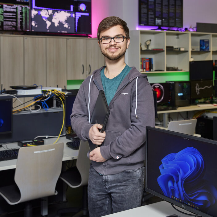 Oliver Litke aus Deutschland Portraitbild des Studenten Oliver Litke im IT-Labor