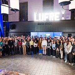 Recipients of the Germany Scholarship for the 2024/25 academic year with representatives of the funding bodies and HSRW,