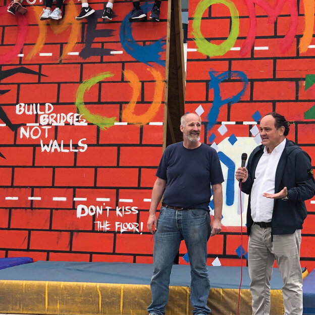Homecoming Cup - Campus Kleve, von links nach rechts: Prof. Dr. William M Megill und Vorsitzender des Fördervereins der Hochschule Rhein-Waal - Campus Cleve e.V. Robert Beinio