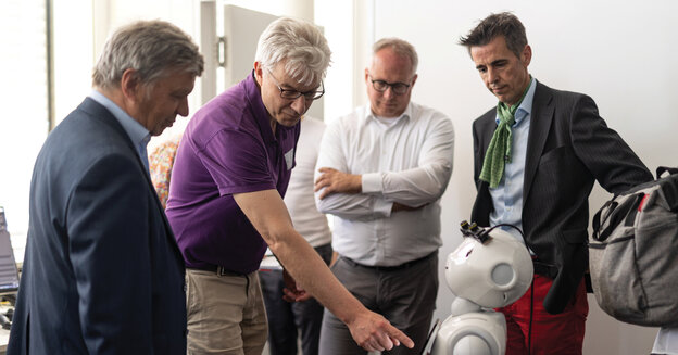 Many interested visitors at the open day at the Kamp-Lintfort campus