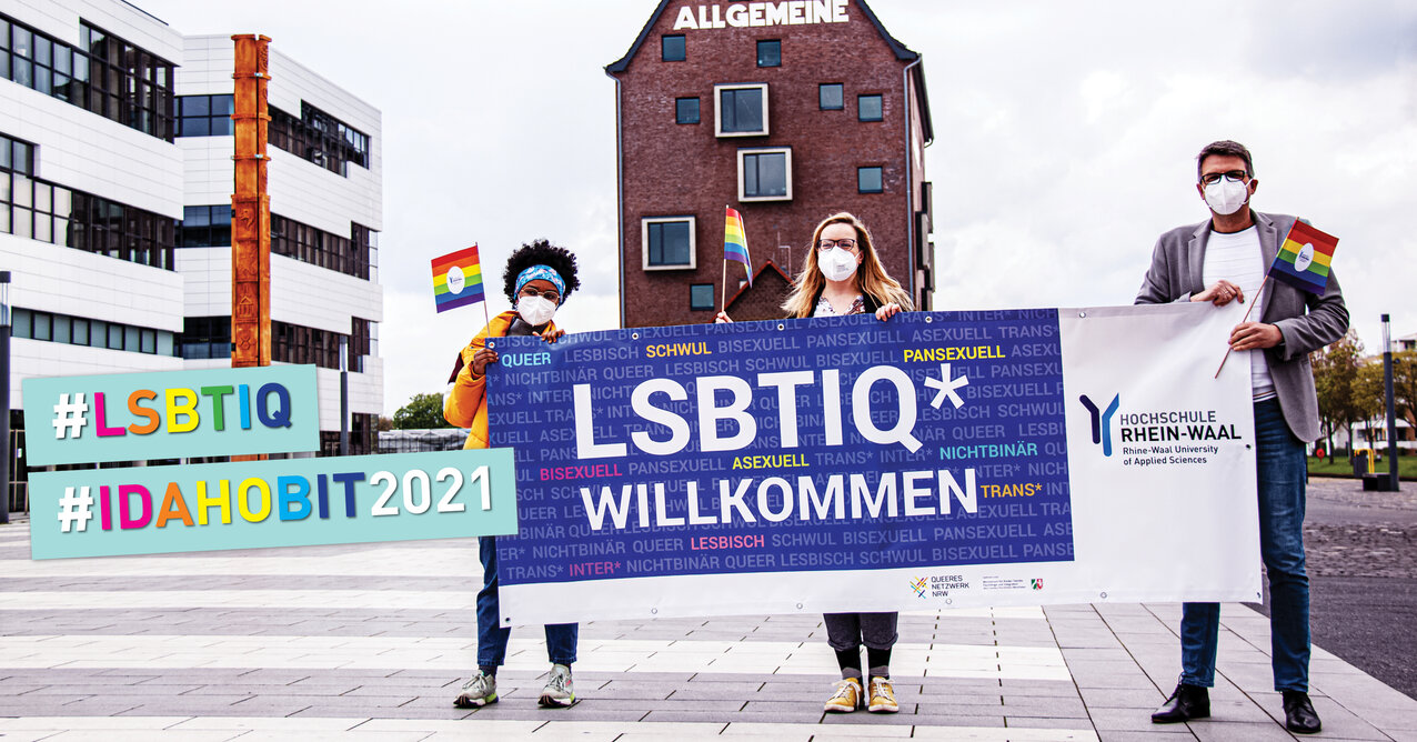From left to right: Regina Njoki (LGBTIQ+ Department of the AStA), Prof. Dr Tatiana Zimenkova (Vice-President for International Affairs and Diversity) and Dr Oliver Locker-Grütjen (President)