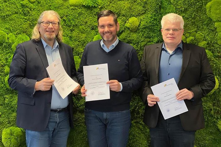 (v.l.n.r.) Prof. Dr. Ralf Klapdor, Prof. Dr. Philipp Schorn und Prof. Dr. Ralf Bauer