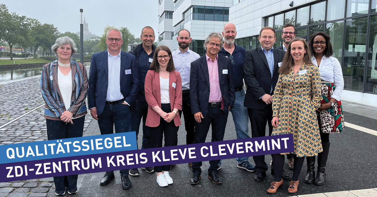 From left to right Britta Bollmann (Head of Division at the Ministry of Culture and Science of the State of North Rhine-Westphalia), Prof. Dr.-Ing. Peter Kisters (Vice-President for Research, Innovation and Transfer at HSRW), Dr Gerhard Heusipp (Head of ZFIT), Vanessa Funke (zdi State Office), Dr Moritz Machelett (STEM Co-ordinator & teacher at Gesamtschule am Forstgarten), Georg Mertens (Head of Division at the Ministry of Culture and Science of the State of North Rhine-Westphalia), Prof. Dr. William Megill (Professor of Bionics at HSRW), Prof. Dr.-Ing. Ivan Volosyak (Professor of Biomedicine and Engineering at HSRW), Johannes Böhmer (zdi Regional Office), Doris Gerland (Vice-Dean of the Faculty of Technology and Bionics), Phyllis Ndugire (zdi Kleve, Co-ordinator of STEM funding in the district of Kleve)