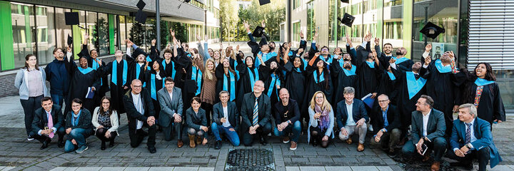 Fakultäten Gesellschaft und Ökonomie sowie Kommunikation und Umwelt feiern Graduation Ceremonies