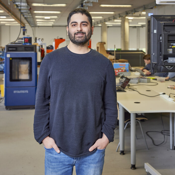 Omed Abed aus Deutschland Portraibild Omotayo Lawal im FabLab