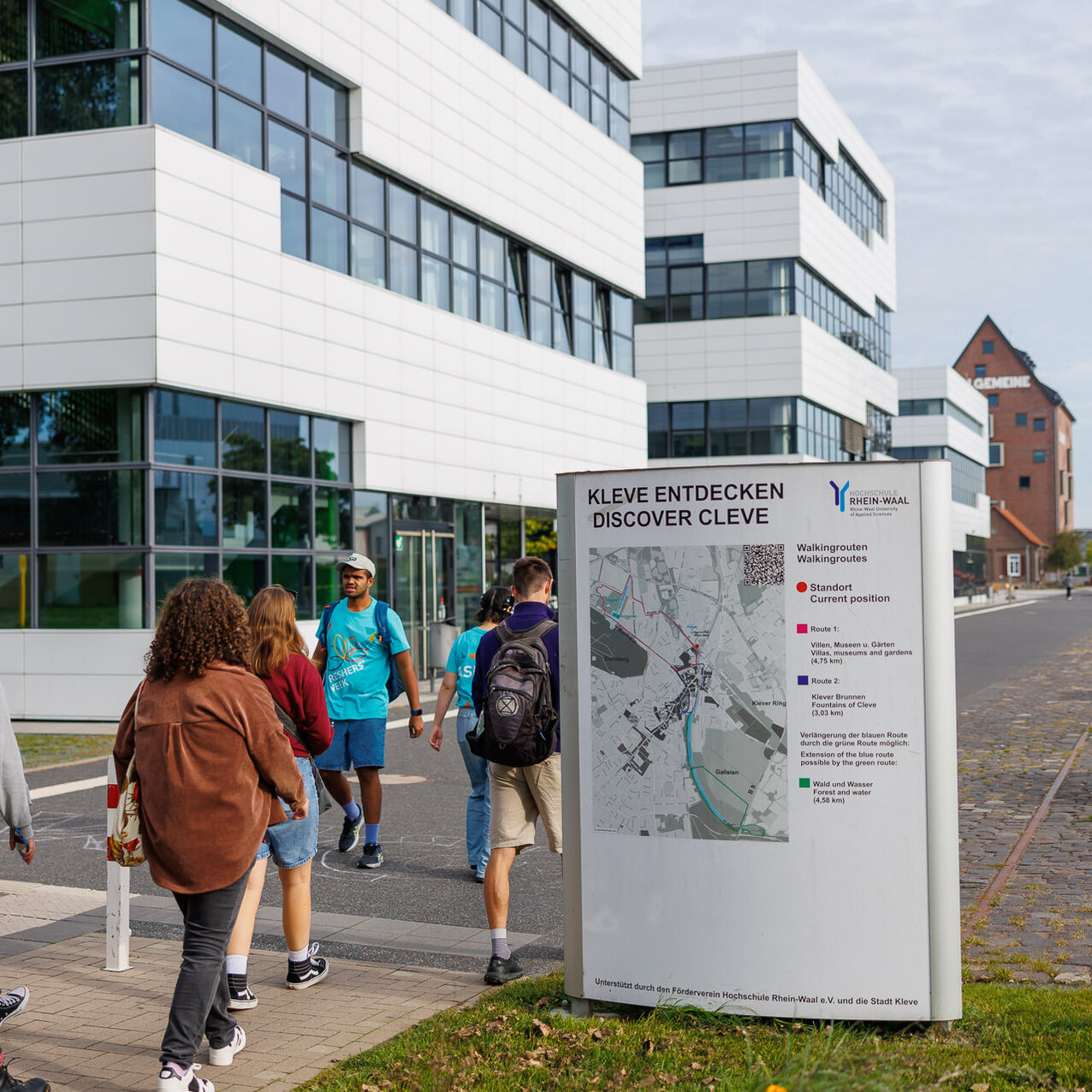 Neue Studierende auf dem Campus, 2023