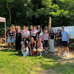 Group photo featuring Robin Gosens