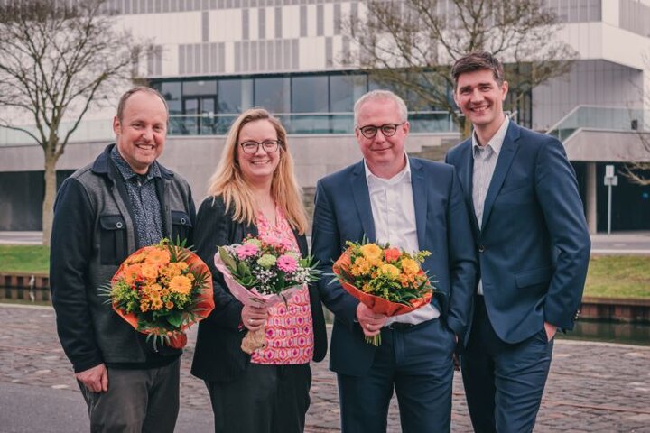 v.l.n.r.: Prof. Dr. Jörg Petri, Vizepräsident für Studium und Lehre, Prof. Dr. Tatiana Zimenkova, Vizepräsidentin für Internationales und Diversität, Prof. Dr.-Ing. Peter Kisters, Vizepräsident für Forschung, Innovation und Wissenstransfer, und Prof. Dr. Wögen Tadsen, Vorsitzender der Hochschulwahlversammlung,