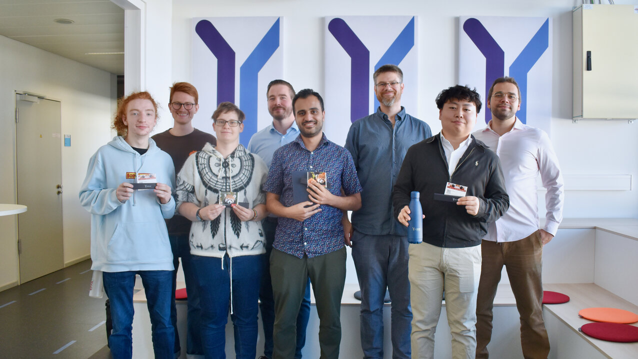 Das Gewinner-Team des Datathons mit der Jury.
