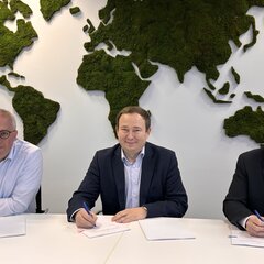 From left to right: Prof. Dr Peter Kisters (Vice-President for Research, Innovation and Knowledge Transfer at Rhine-Waal University of Applied Sciences), Prof. Dr Ivan Volosyak (Professor of Biomedicine and Engineering at Rhein-Waal University of Applied Sciences, DONUT Project Leader) and Michael Strotkemper (Chancellor of Rhein-Waal University of Applied Sciences)