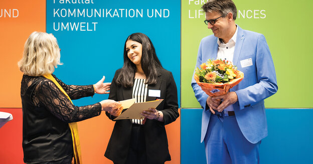Mechthild Janßen, ZONTA Club Niederrhein, ZONTA Award winner Deepal Kumar, University President Prof. Dr Oliver Locker-Grütjen