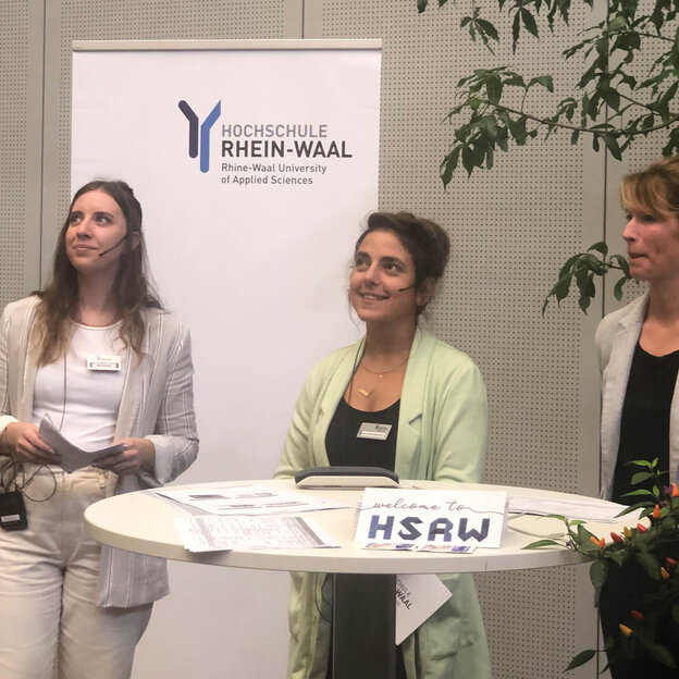 Moderatorinnen Erstsemesterbegrüßung - Campus Kleve, von links nach rechts: Nele Decker, Sara Khaffaf-Roenspieß und Katharina Vogl