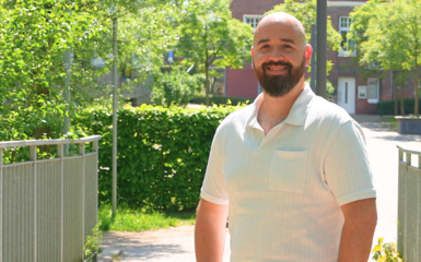 Portraitbild Marcel Jammoul auf dem Campus