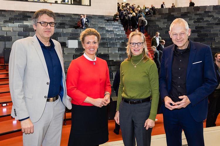 From left to right: Prof. Dr Oliver Locker-Grütjen, President of Rhein-Waal University of Applied Sciences and spokesperson for the NRW Sustainability Alliance; Ina Brandes, Minister for Culture and Science of the State of North Rhine-Westphalia; Prof. Dr Brigitta Wolff, Vice-Chancellor of the University of Wuppertal and Chair of HumboldtN, and Prof. Dr Manfred Fischedick, President and Scientific Director of the Wuppertal Institute for Climate, Environment and Energy gGmbH.