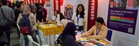Die Hochschule präsentiert sich auf der EHEF 2016 in Indonesien