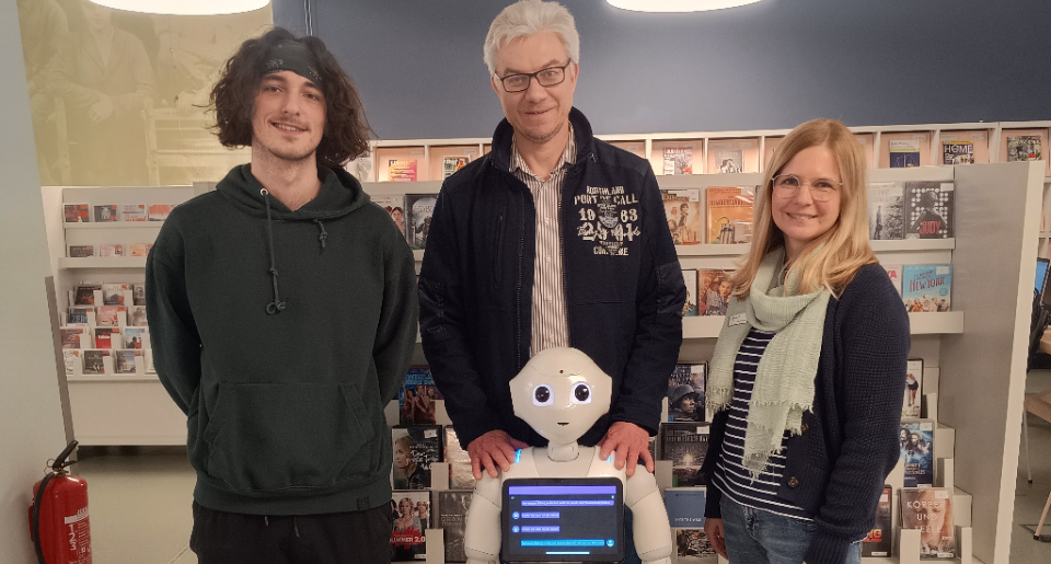 Roboter Pepper in der Bibliothek