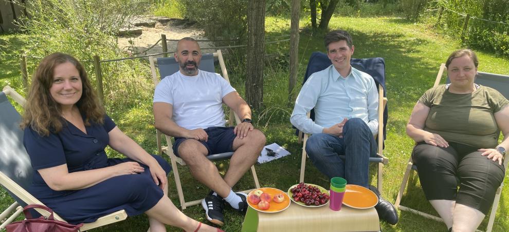 Gruppenfoto des Zentrums Innovative Lehre, von links nach rechts: Eva Maria Hinterhuber, Deniz Kayar, Wögen Tadsen und Christine Buchwald