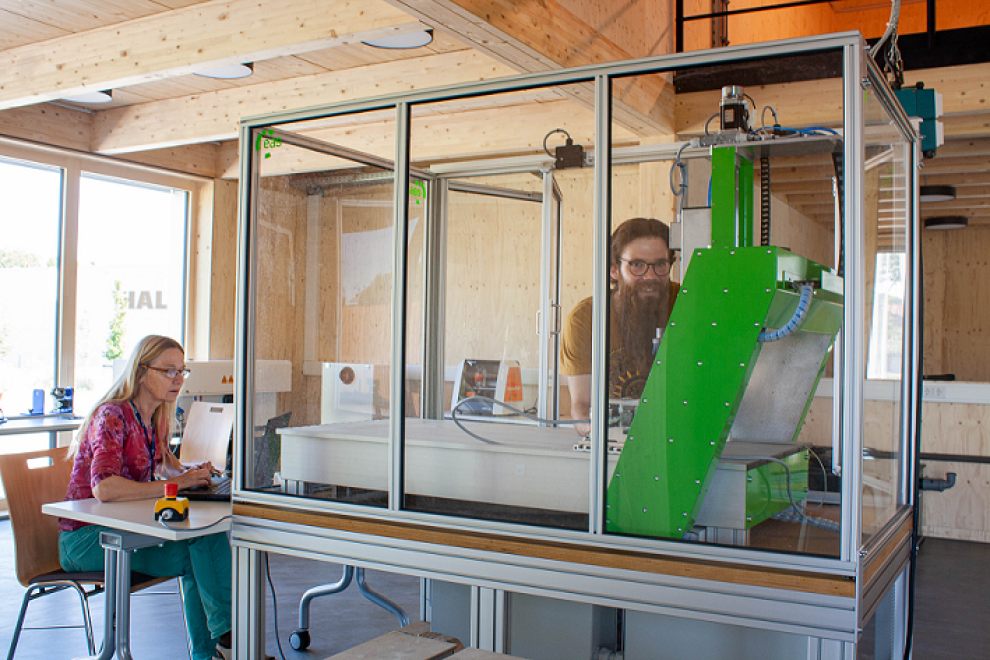 Arbeiten mit einer Portalfräse im Green Fablab