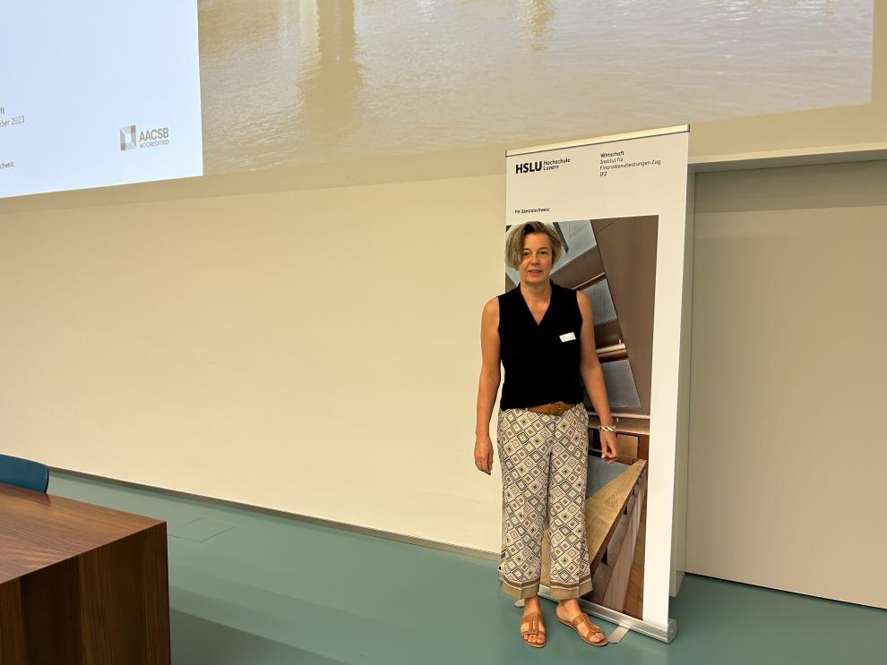 Bild mit Prof. Dr. Ute Merbecks